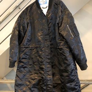 Gap lightweight satin quilted trench